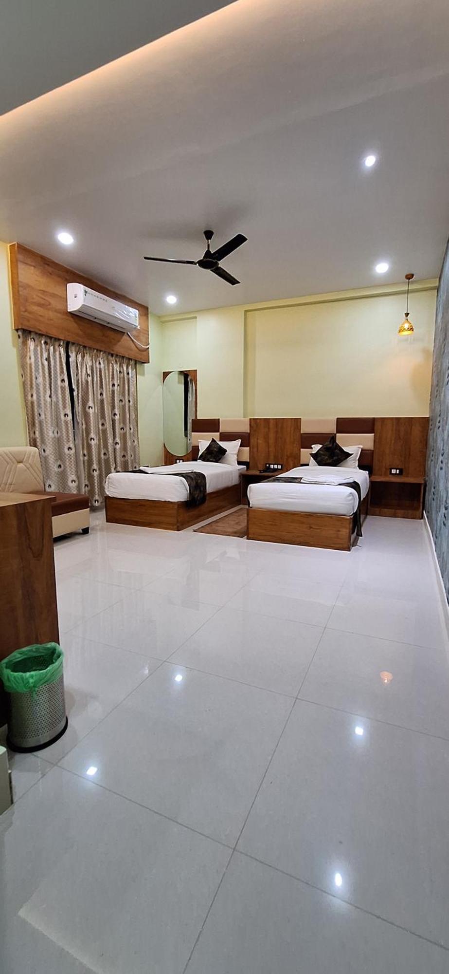 New Sun International & Banquet Hall Jamshedpur Buitenkant foto